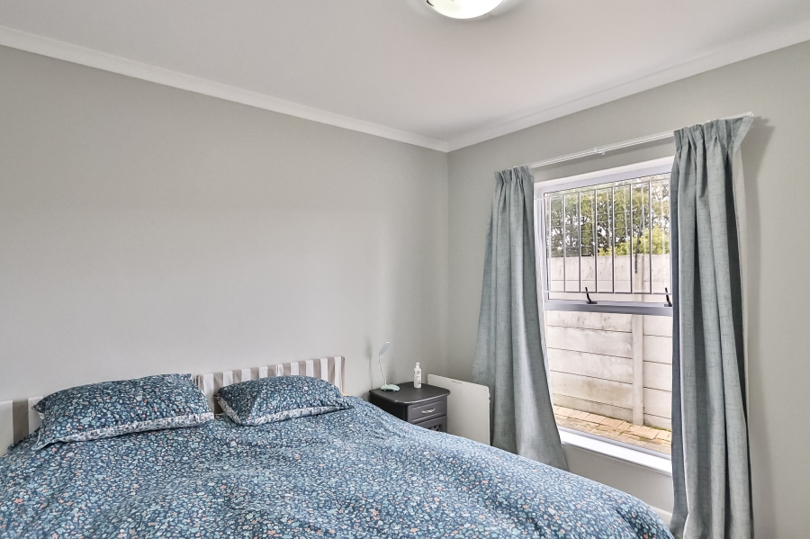 To Let 3 Bedroom Property for Rent in Somerset Ridge Western Cape